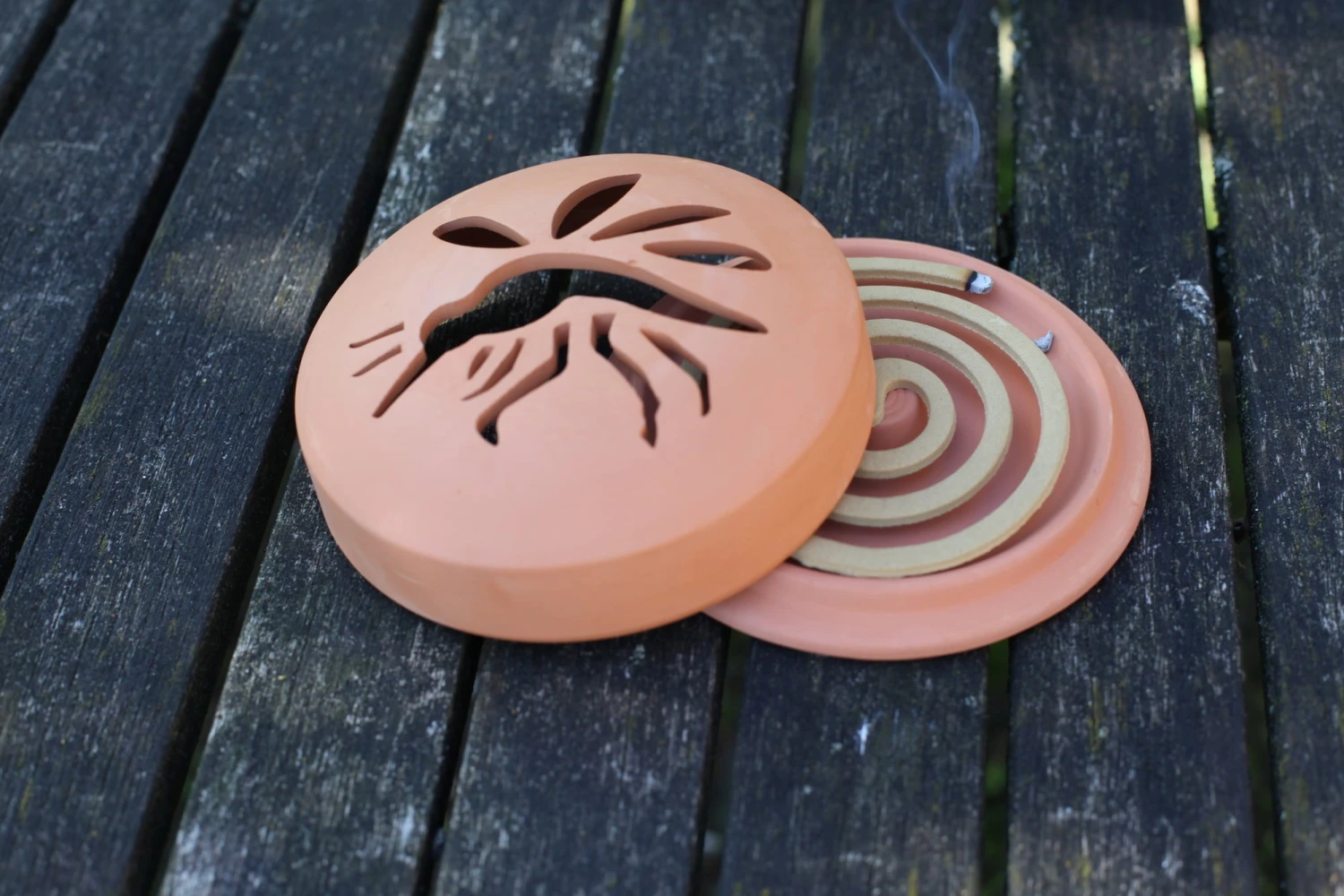 ESSCHERT DESIGN Spirale Di Citronella In Contenitore Di Terracotta 4 ESSCHERT DESIGN Spirale Di Citronella In Contenitore Di Terracotta - immagine 4
